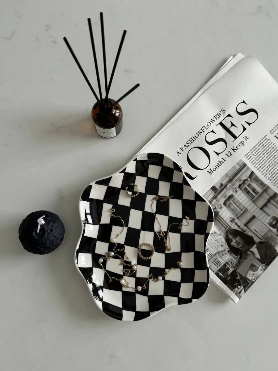 Керамическая тарелка в клетку, премиум - фото 1