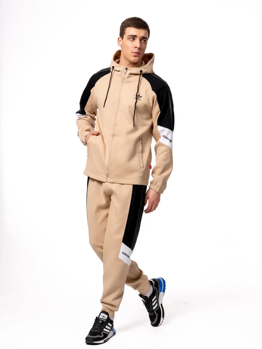 Спортивный костюм с капюшоном