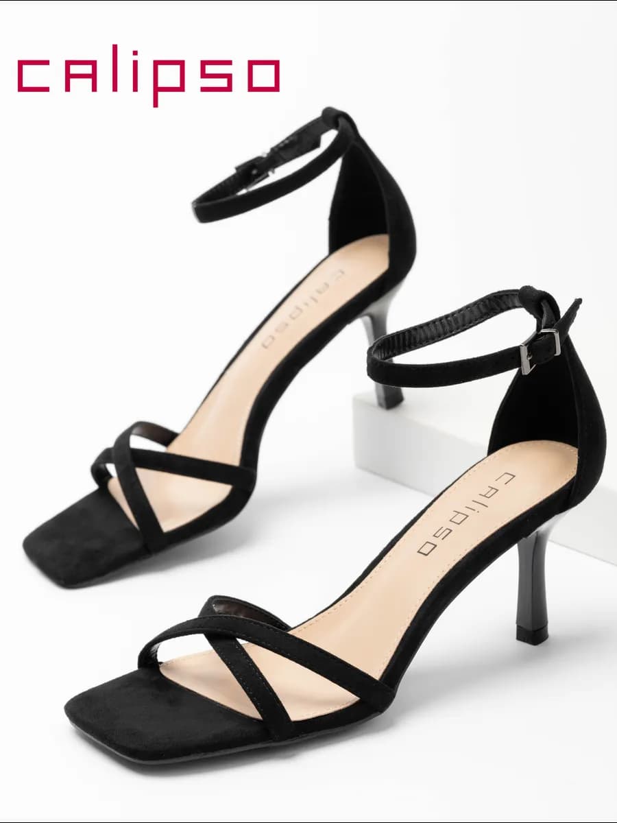 Босоножки на каблуке с закрытой пяткой