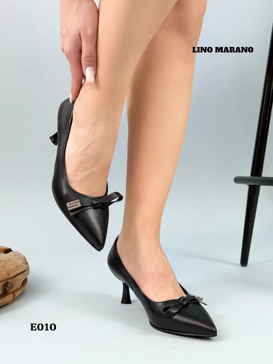 Туфли лодочки с острым носом на каблуке