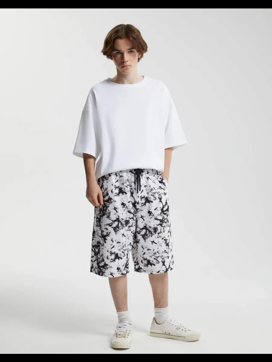 Белые джинсовые шорты с эластичным поясом