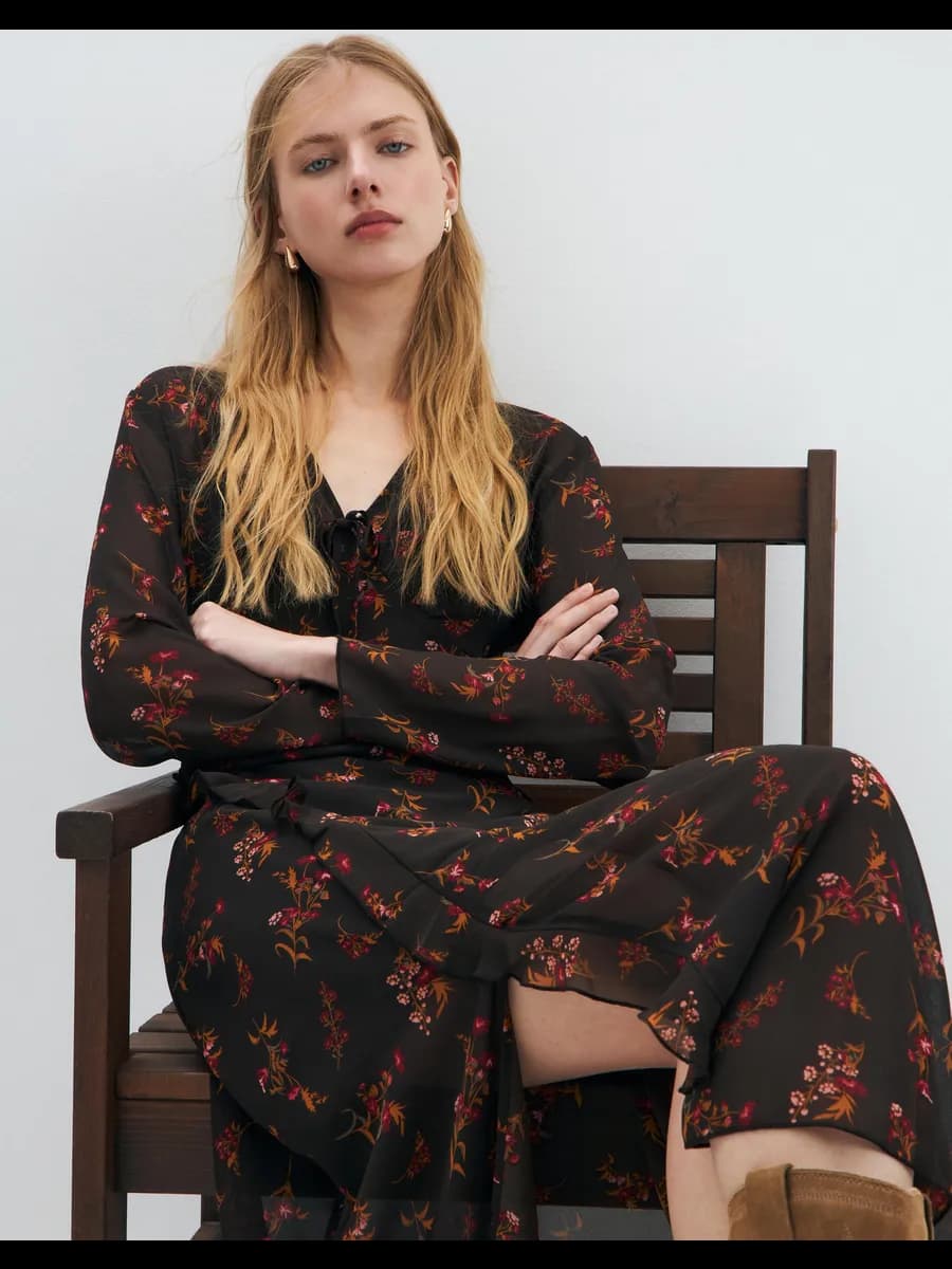 Коричневое платье-макси из шифона с цветочным принтом