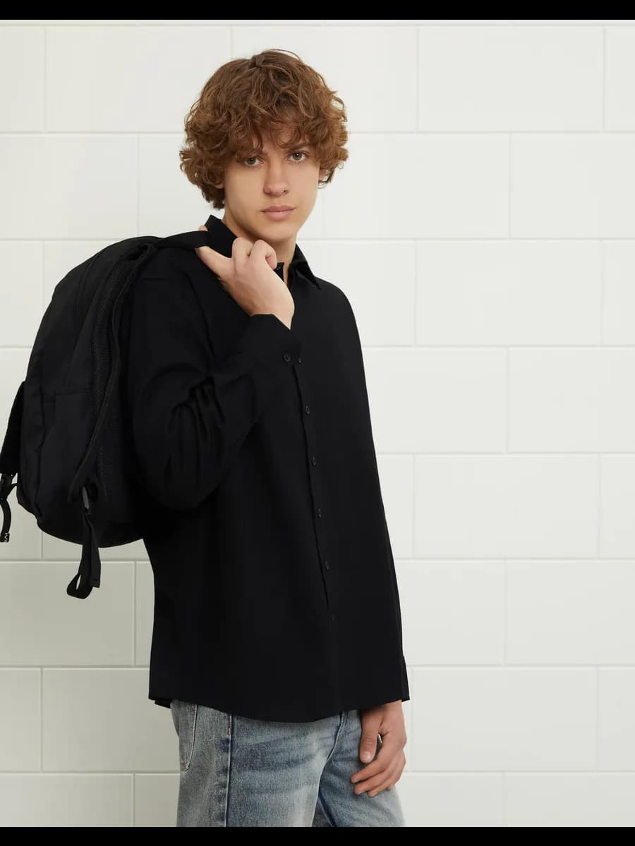 Чёрная школьная рубашка из твила