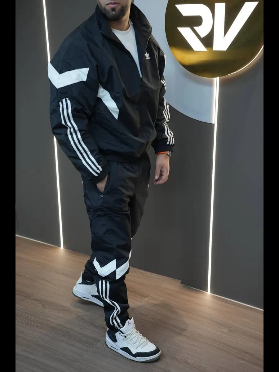 Спортивный костюм плащевочный черный