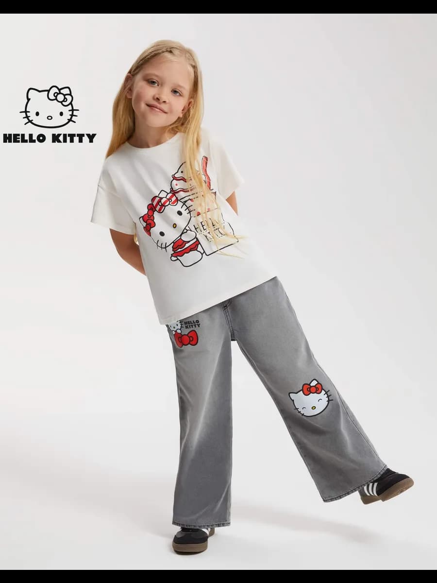 Джинсы с принтом hello kitty