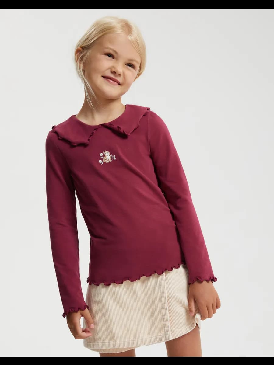 Бордовый лонгслив с воротником и вышивкой