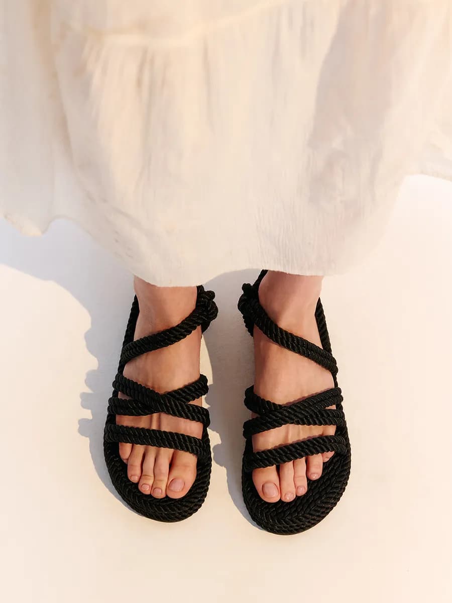 Сандалии плетеные с ремешками - фото 1