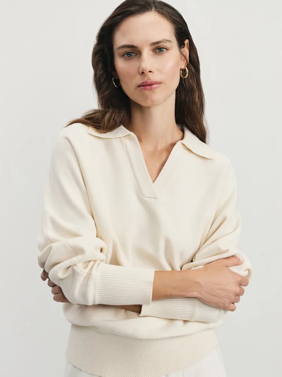 Джемпер оверсайз с вырезом и отложным воротником школьный