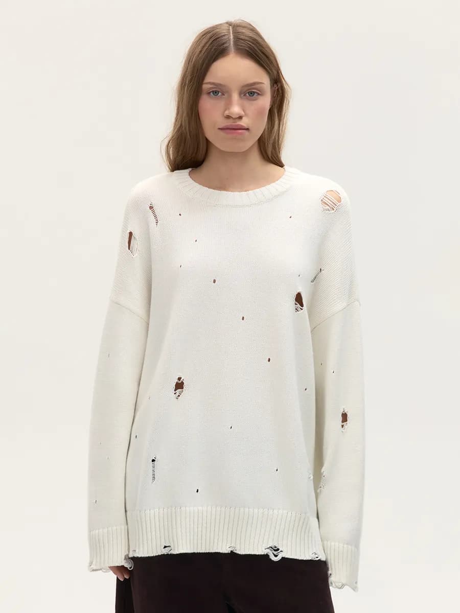 Джемпер вязаный с рваными элементами