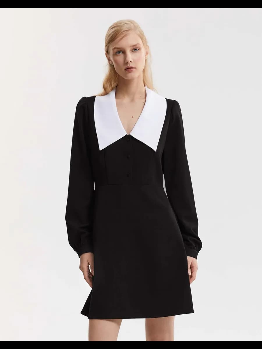 Чёрное платье с воротником