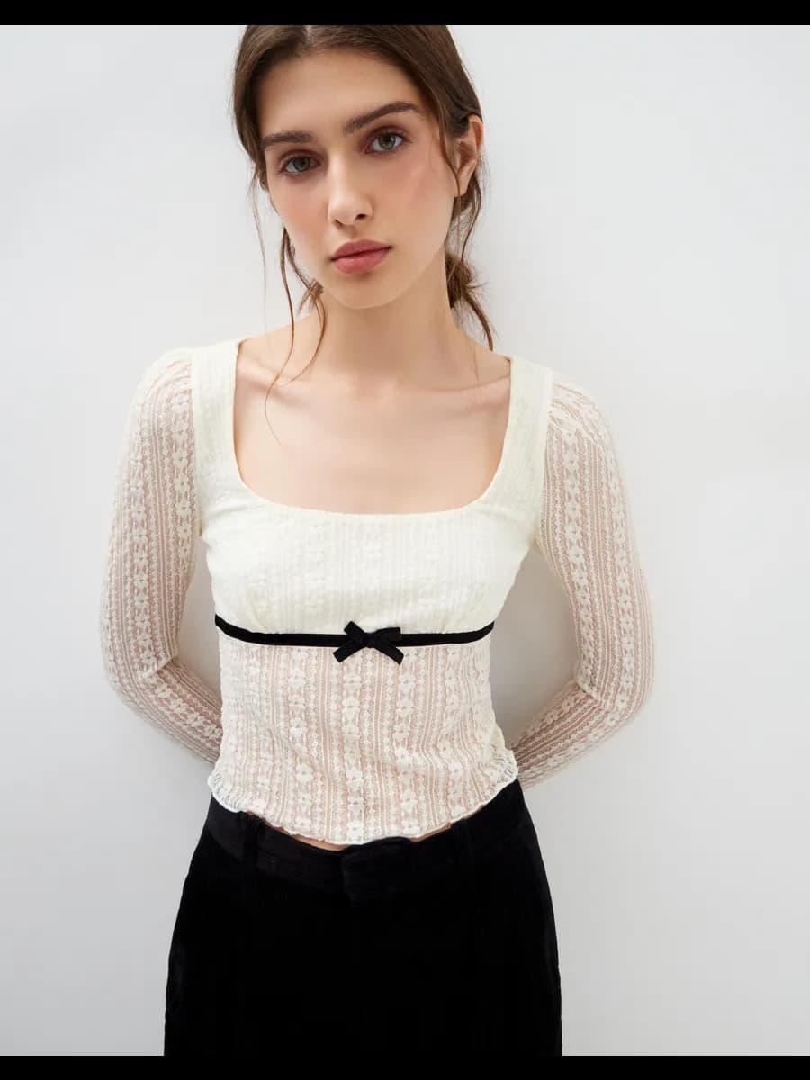 Молочный кружевной лонгслив