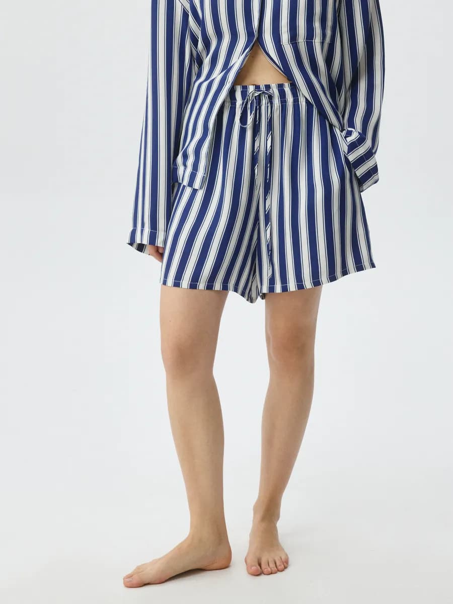 Домашние пижамные шорты в полоску - фото 1