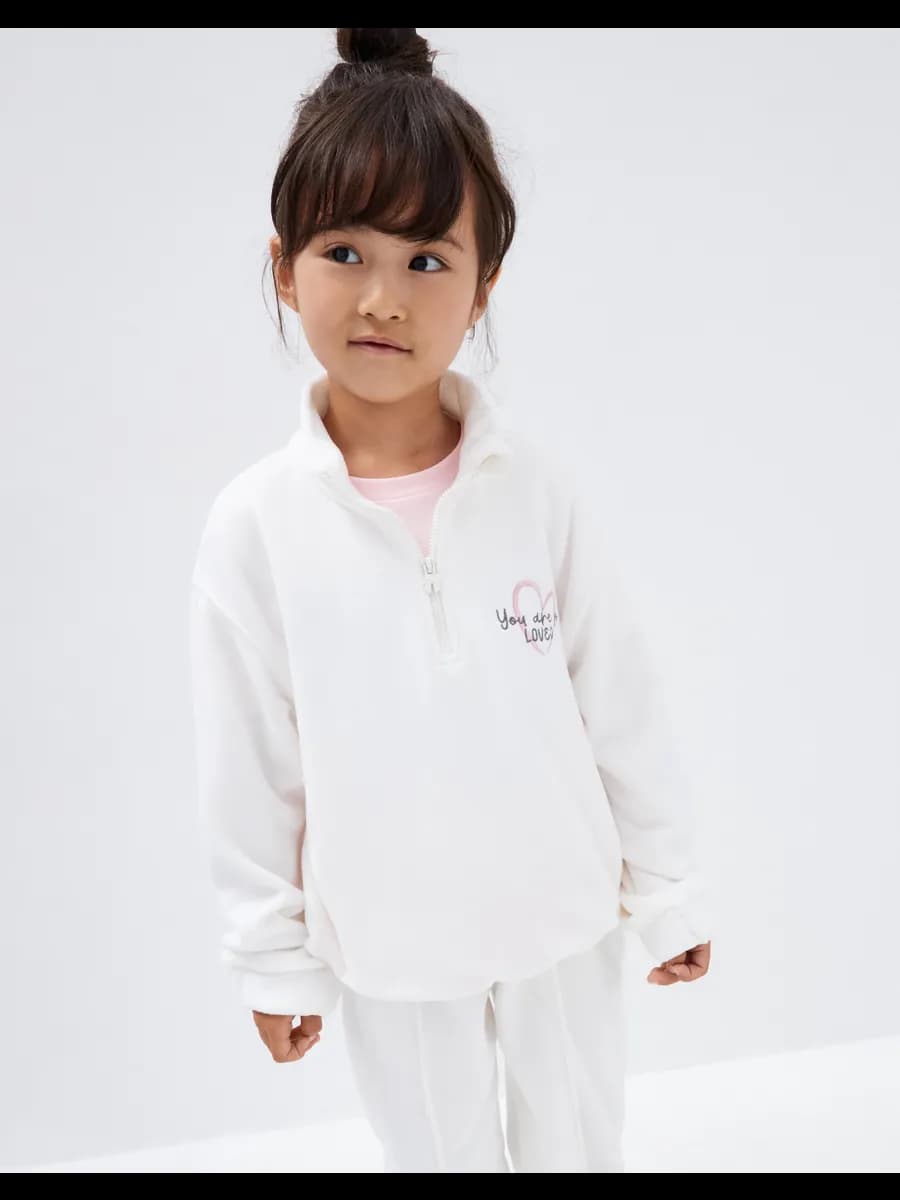 Молочный свитшот oversize из полар-флиса