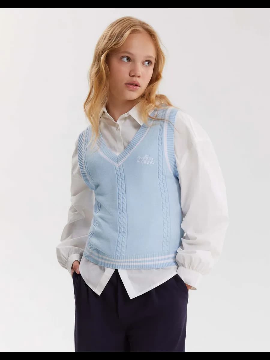 Голубой вязаный жилет