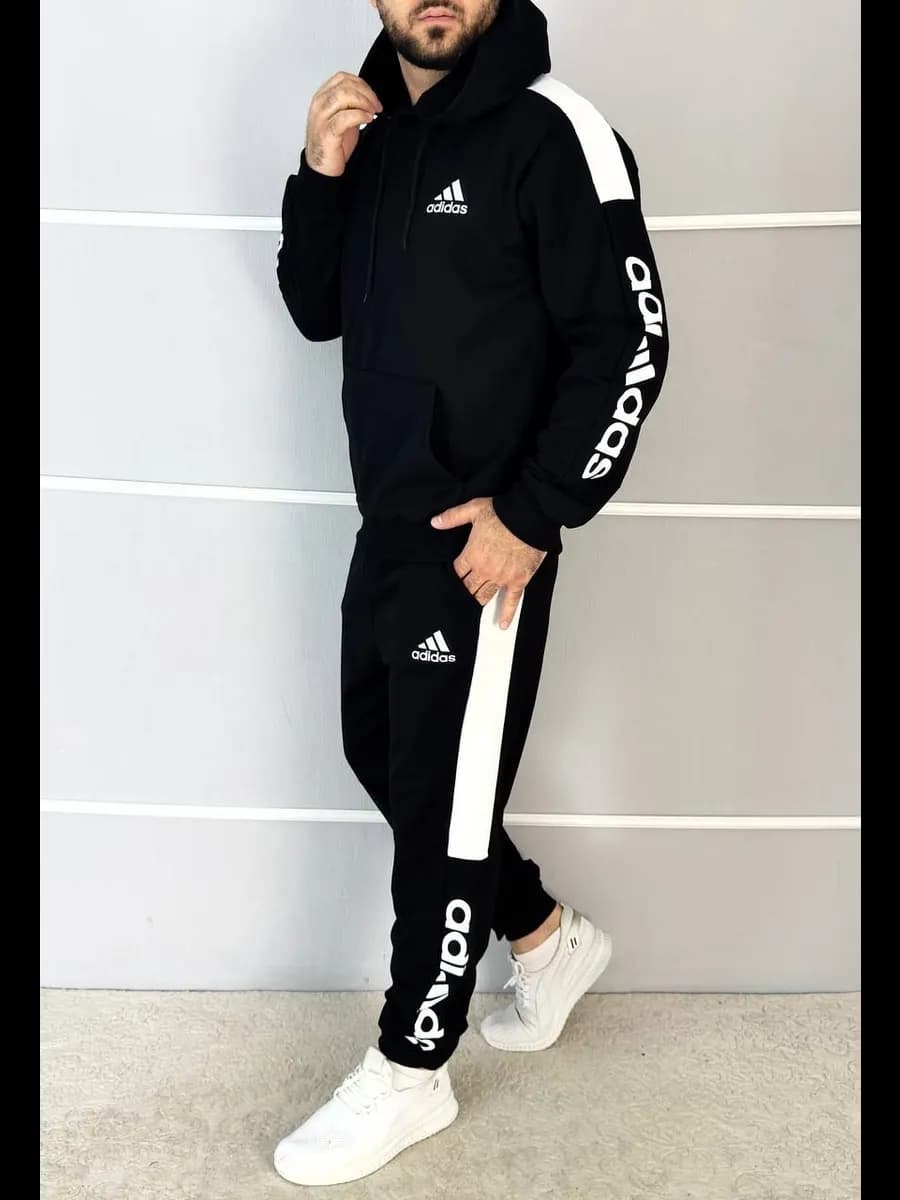 Костюм спортивный