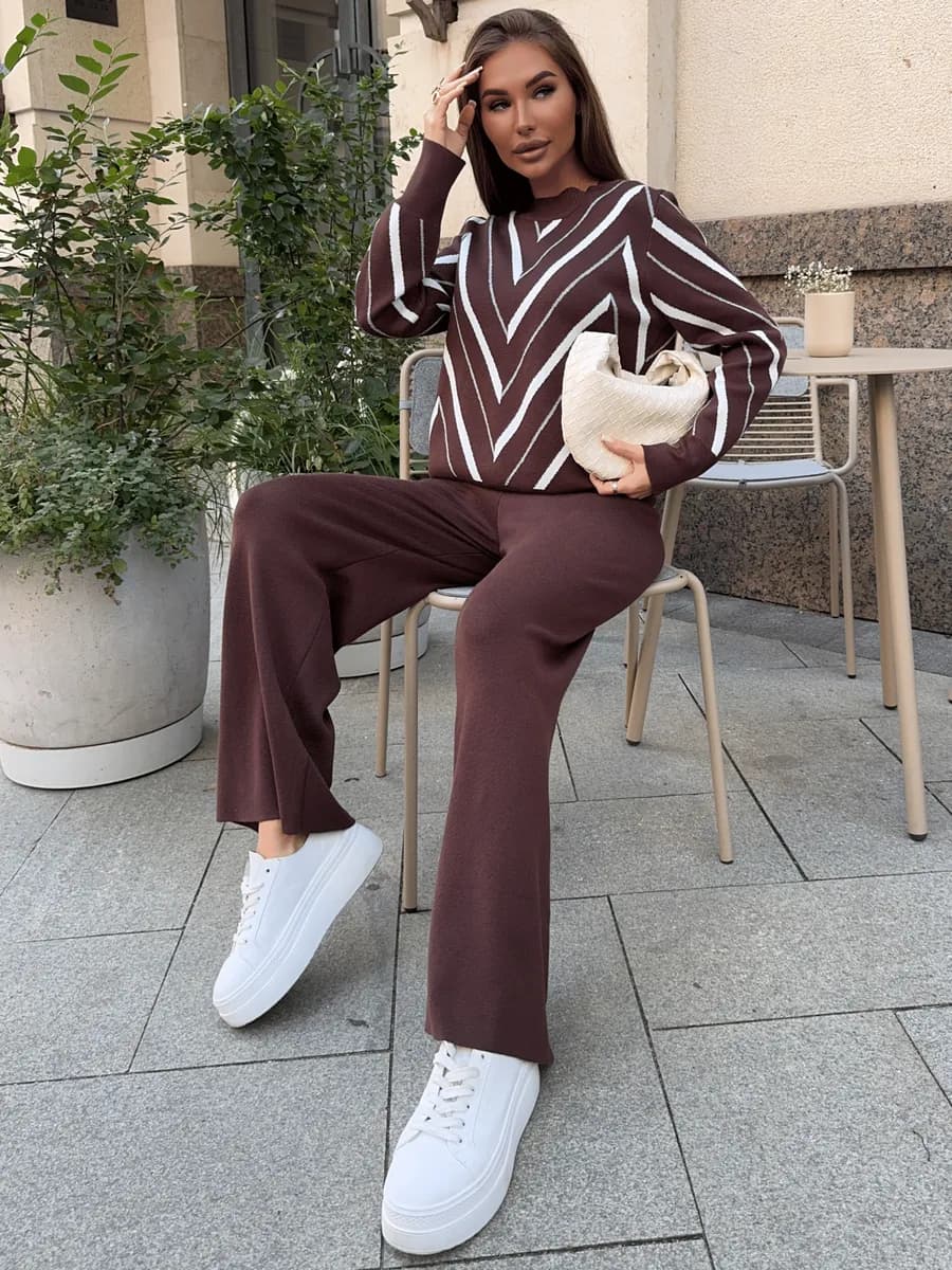 Костюм брючный деловой