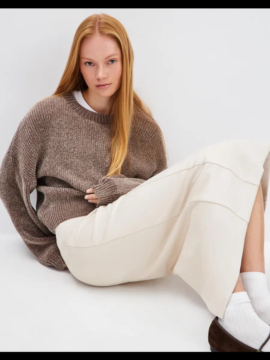 Тёмно-бежевый велюровый джемпер oversize