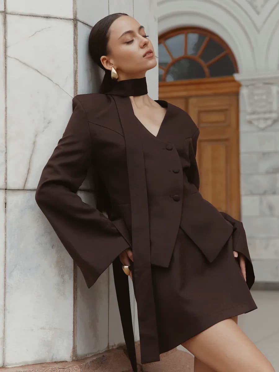 Костюм приталенный пиджак и юбка