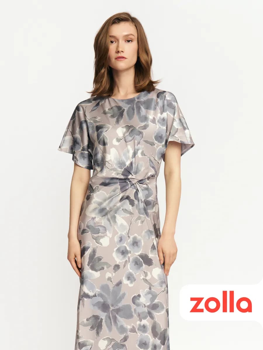 Женское платье с драпировкой и принтом