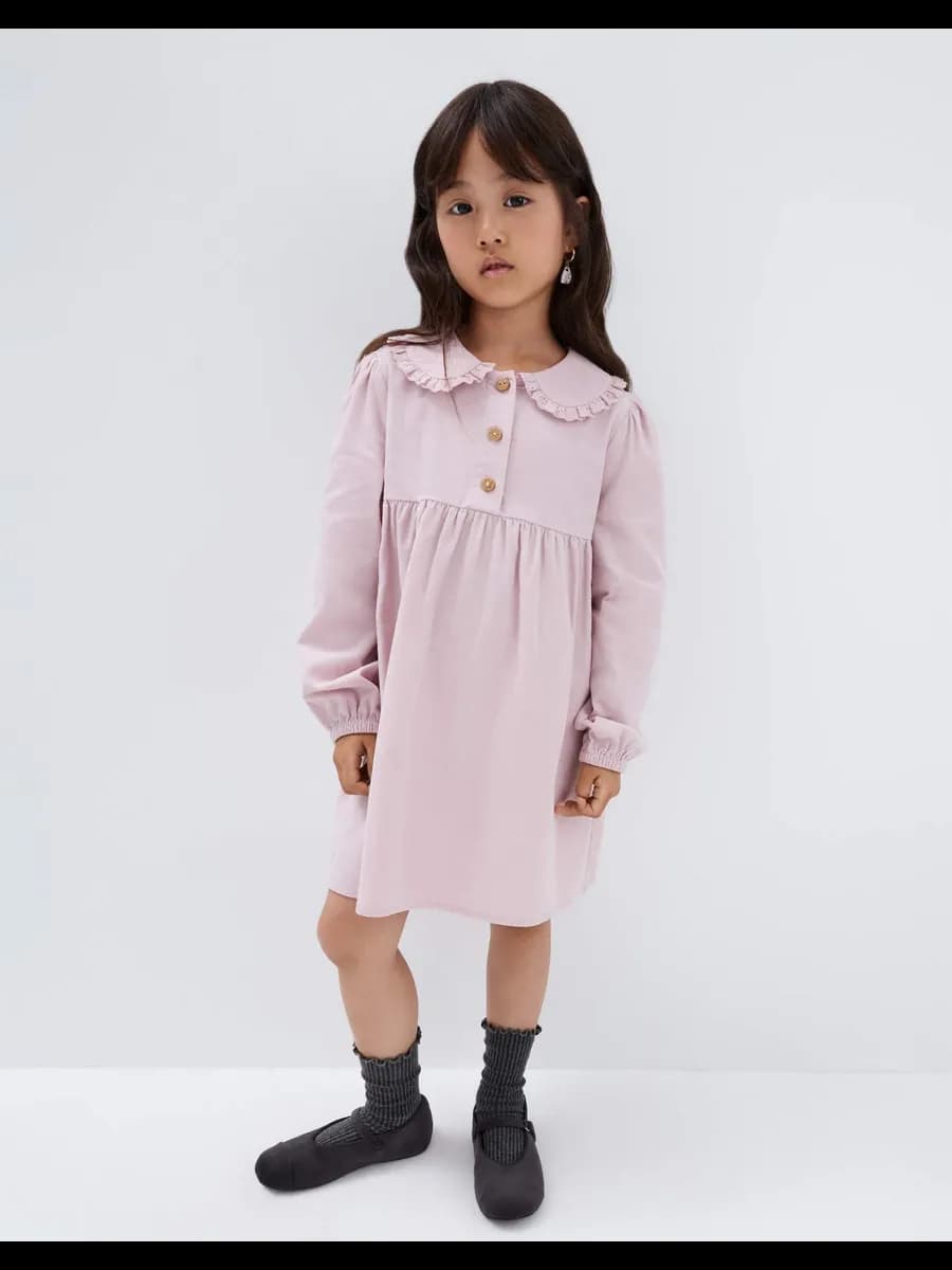 Розовое платье с воротником