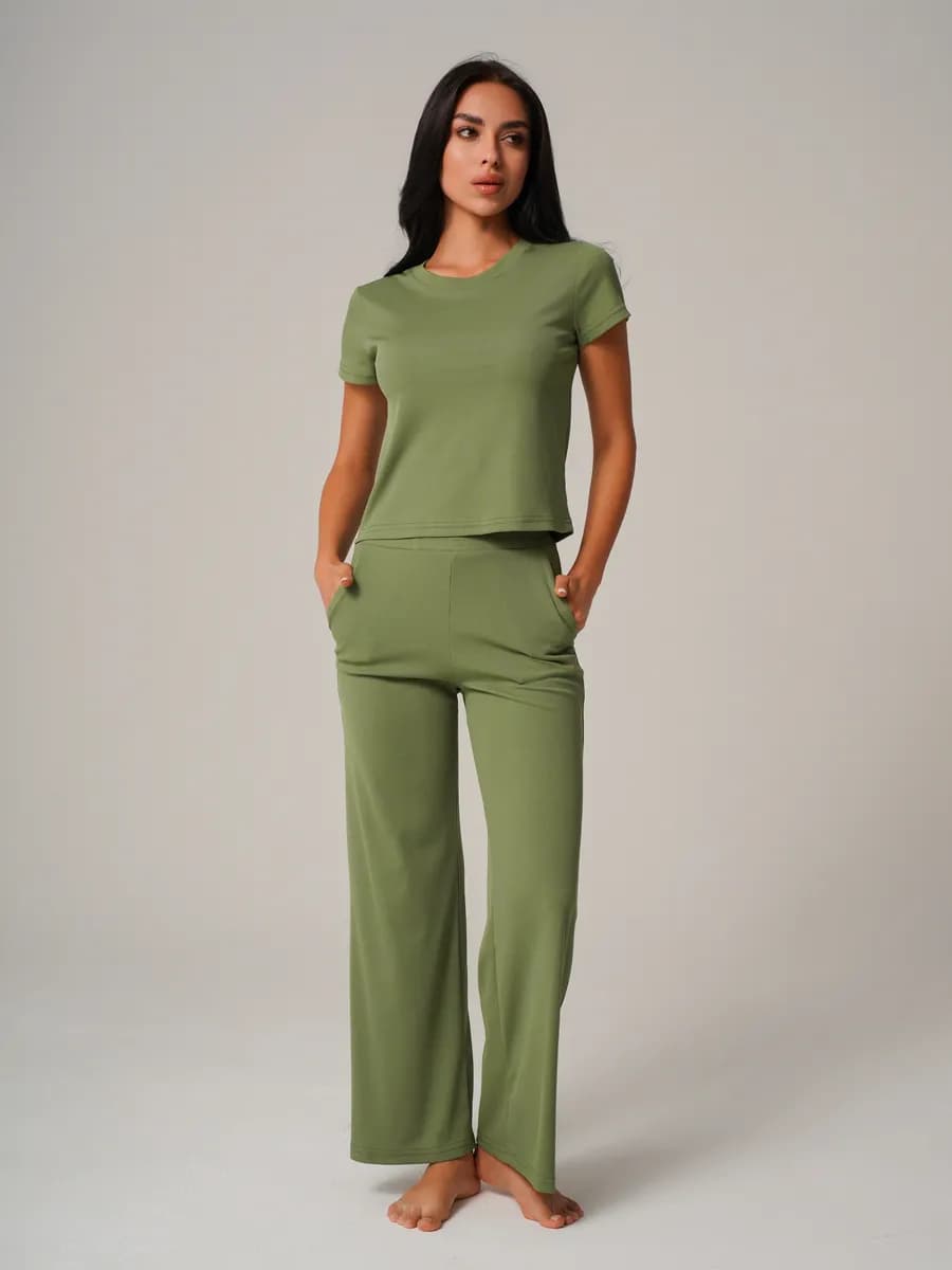 Домашний костюм лапша с брюками и рубчатой футболкой