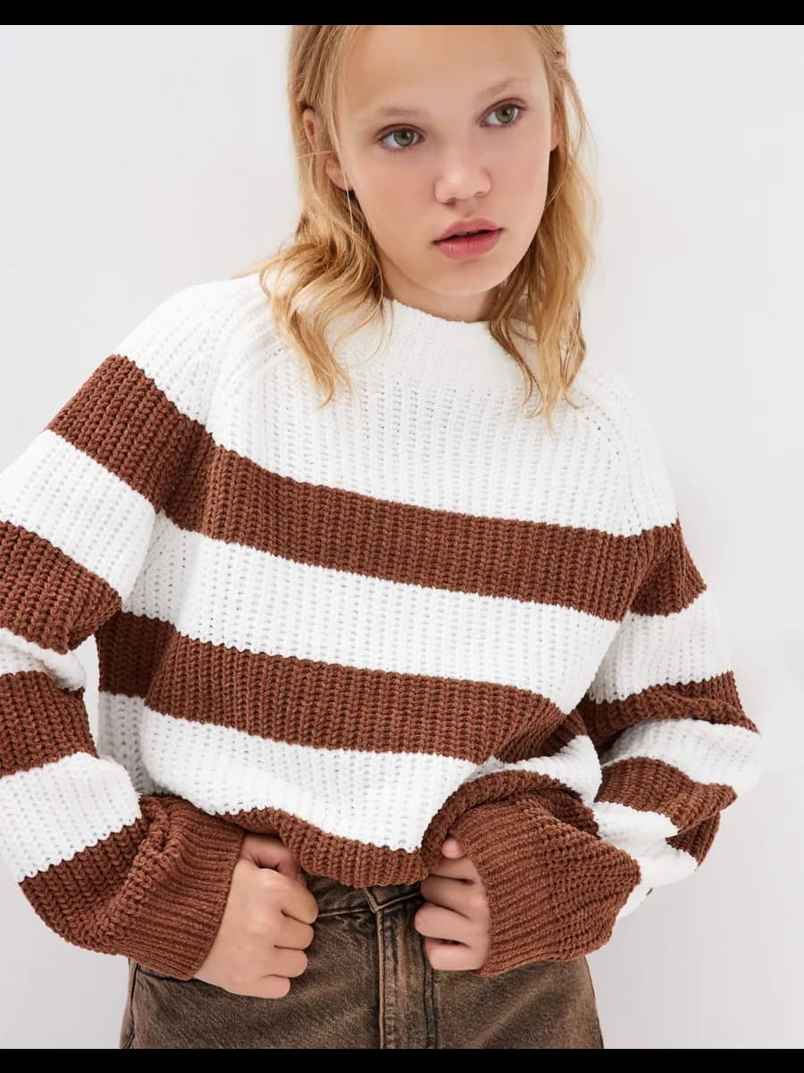Молочный вязаный джемпер в полоску