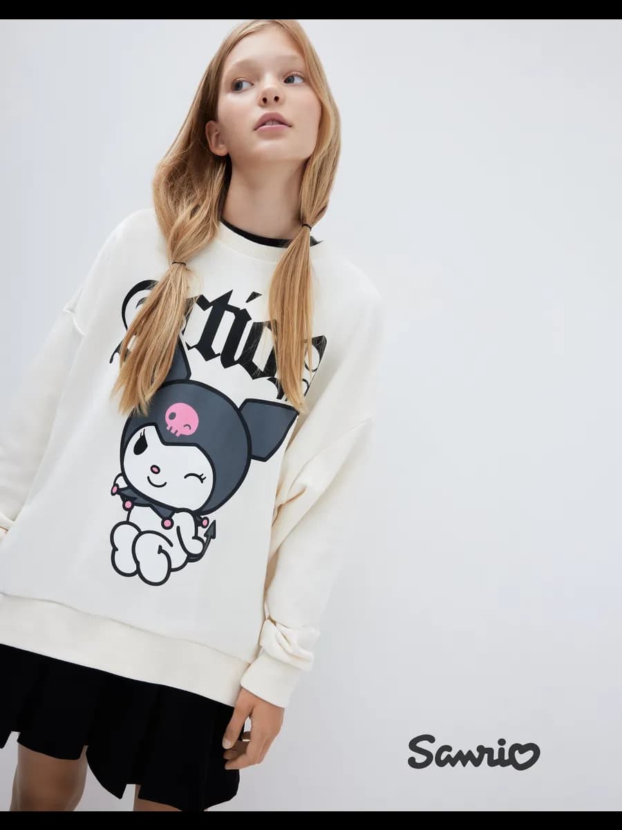 Молочный свитшот оверсайз с принтом Hello Kitty