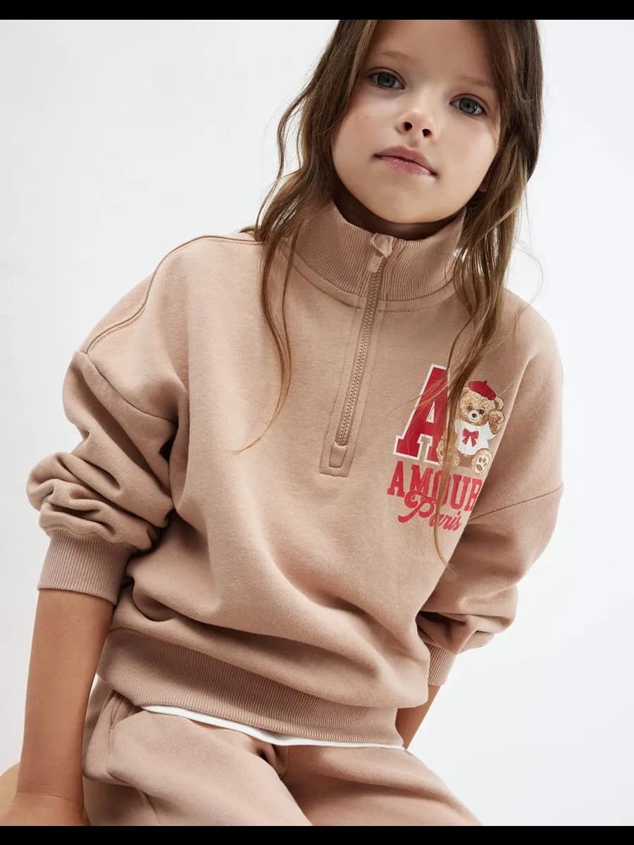 Укороченный свободный свитшот на полумолнии с начёсом