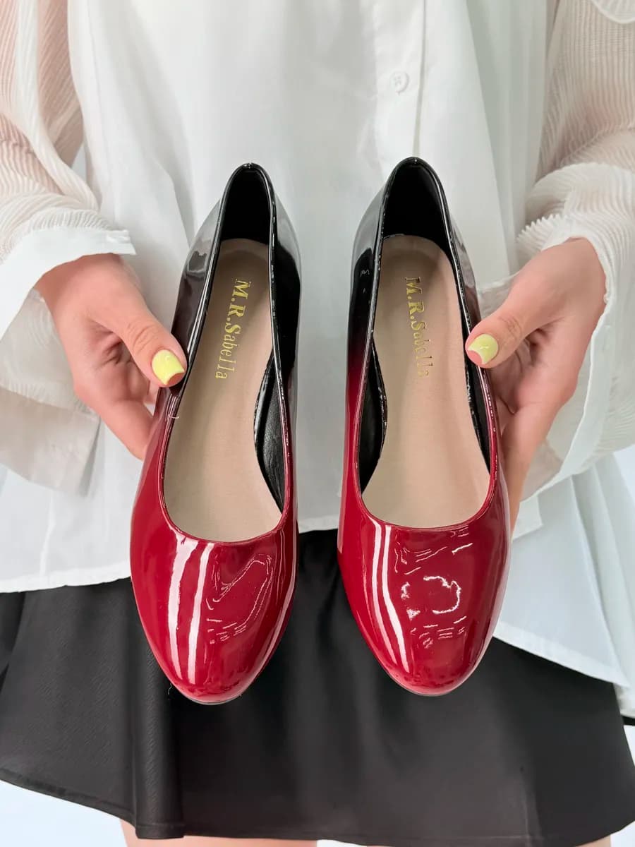 Туфли на низком каблуке