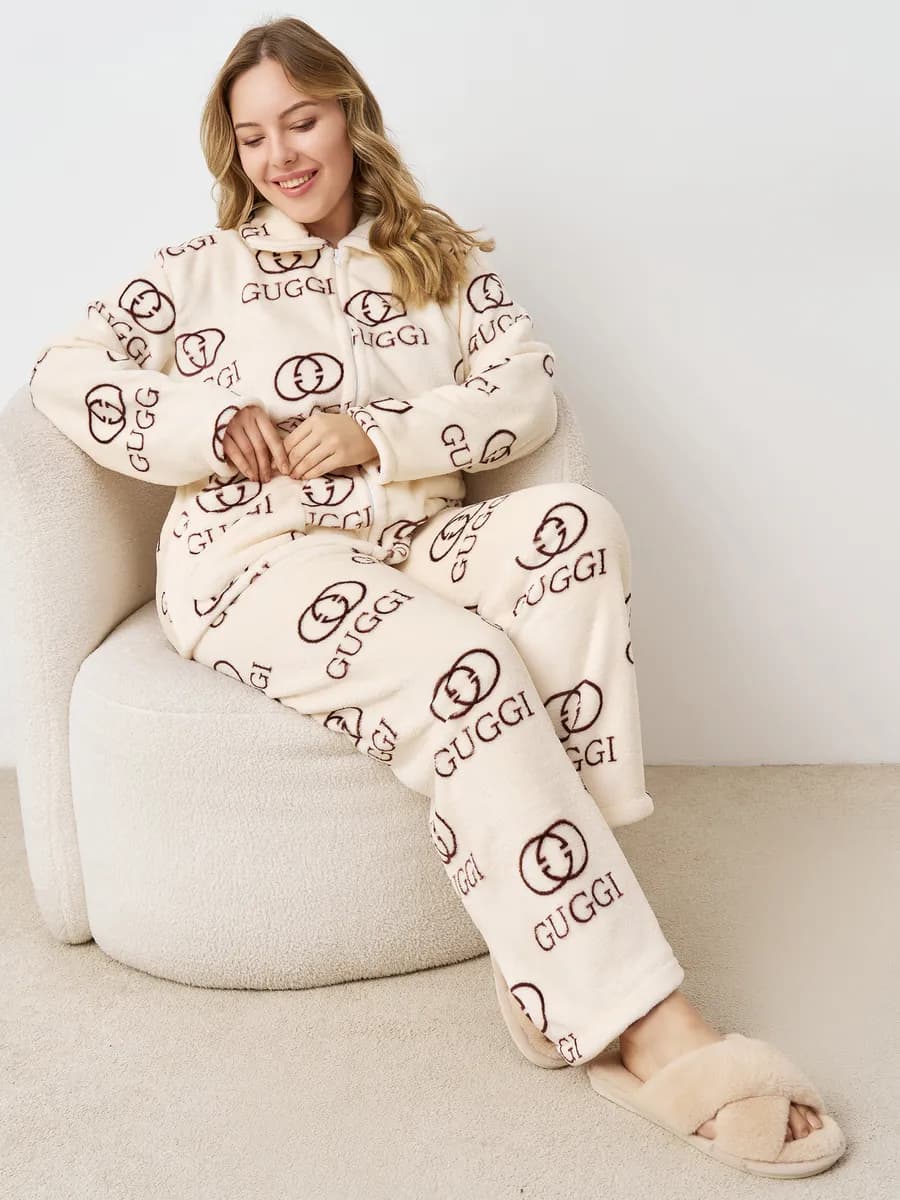 Домашняя пижама махровая больших размеров теплая на молнии - фото 1