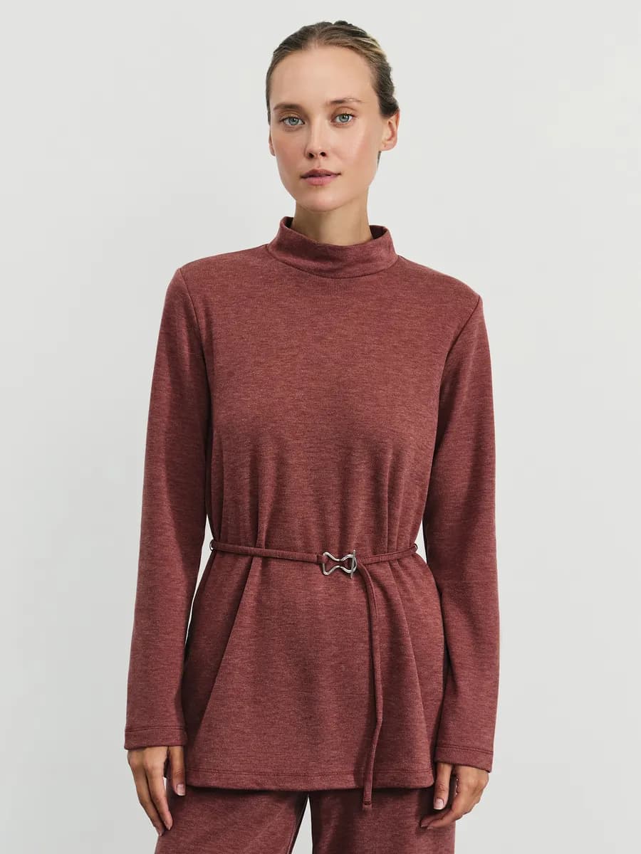 Джемпер вязаный тонкий с горлом стойкой с поясом