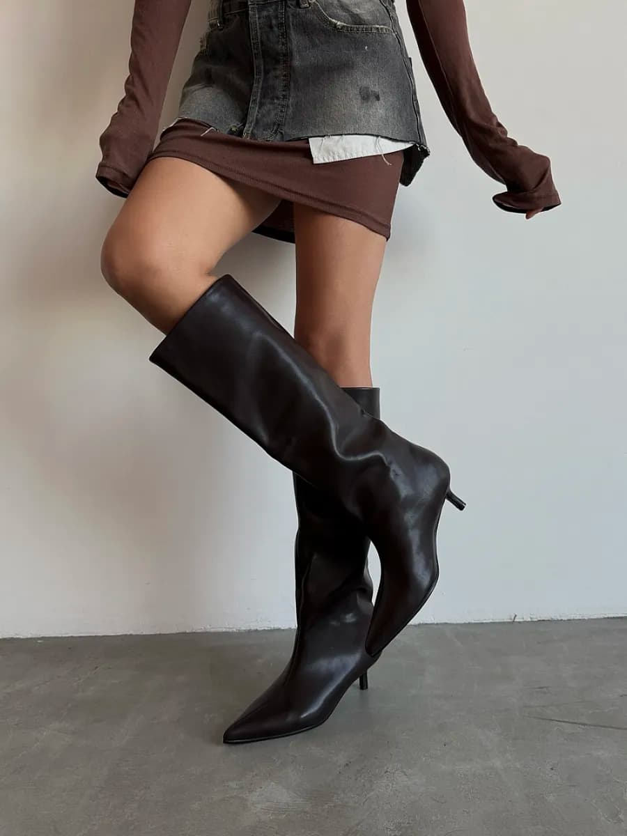 Сапоги демисезонные на каблуке - фото 1