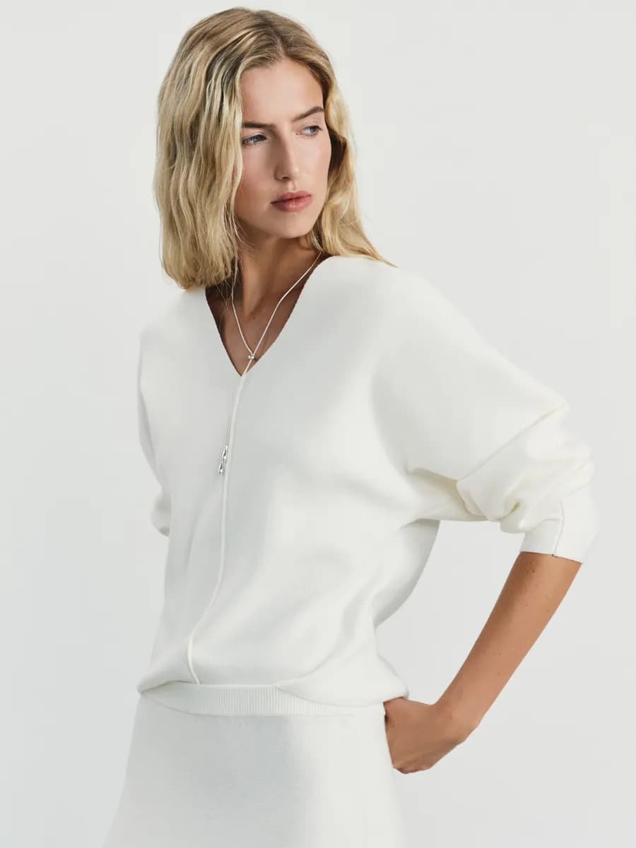 Джемпер вязаный базовый приталенный с объёмными рукавами