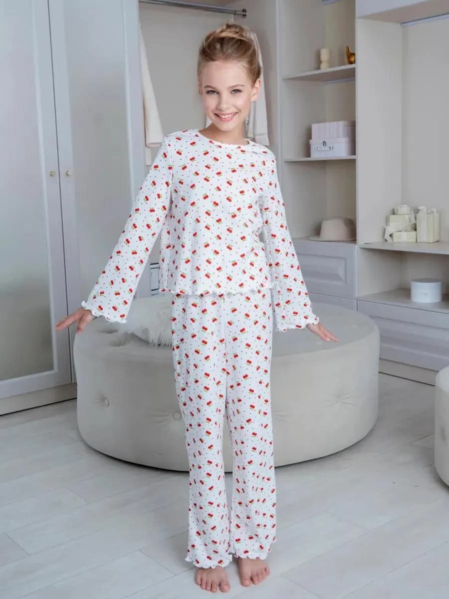 Пижама со штанами с вишенками в рубчик в подарок