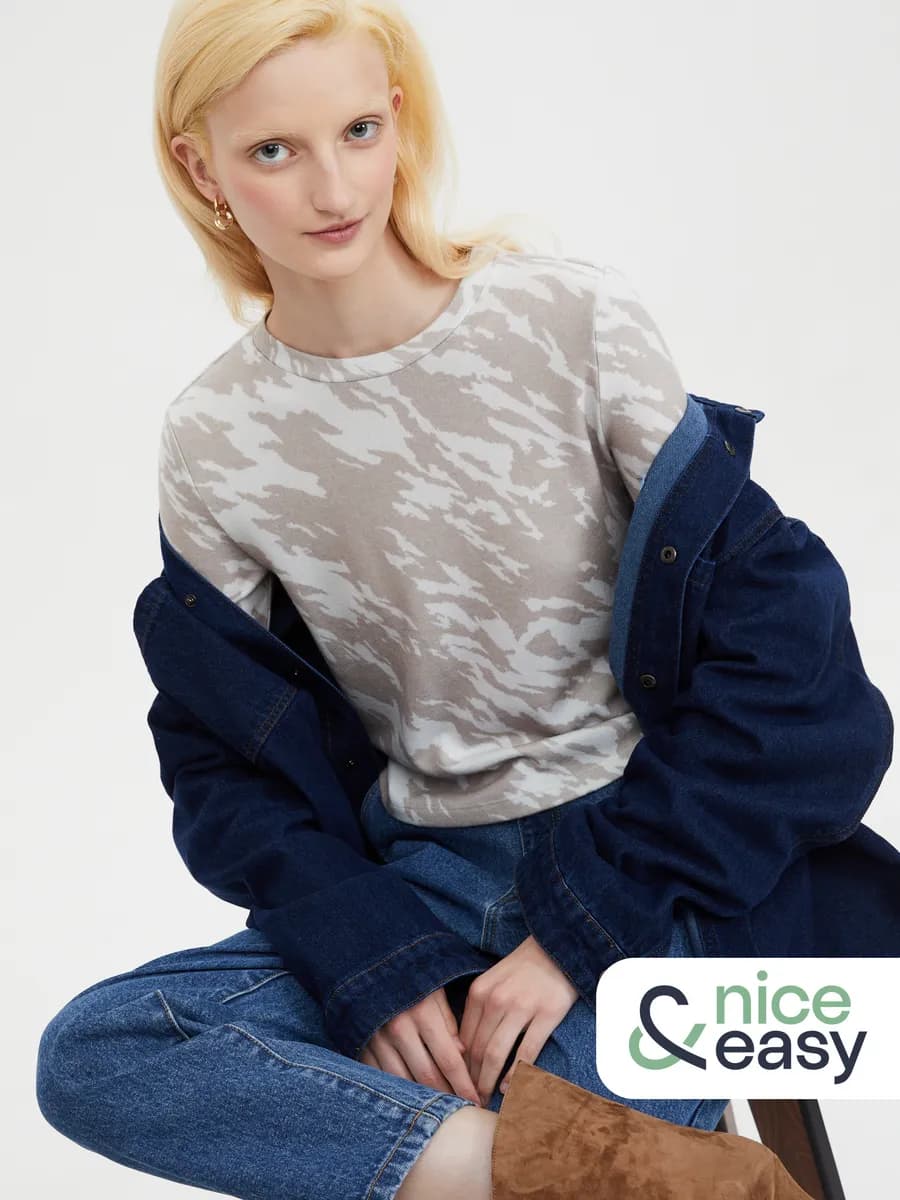 Женский трикотажный лонгслив с принтом