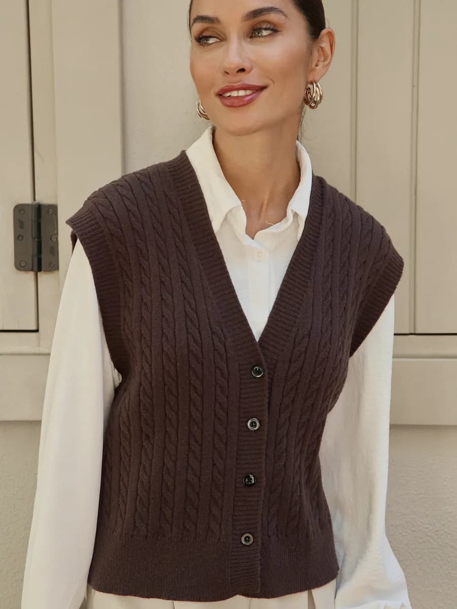 Жилетка вязаная на пуговицах