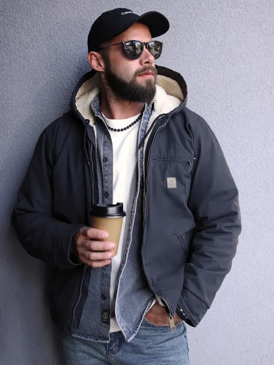 Куртка утепленная с капюшоном