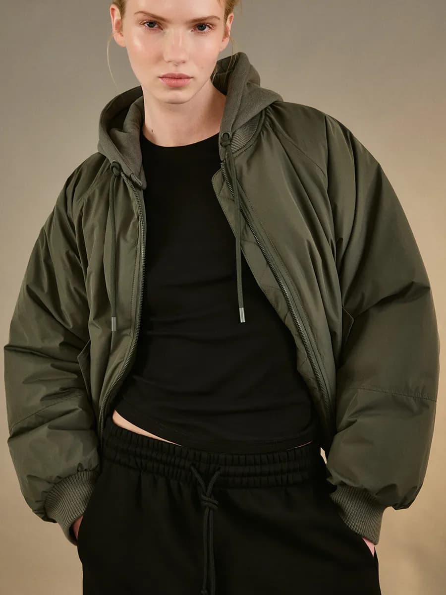 Куртка-бомбер с трикотажным капюшоном