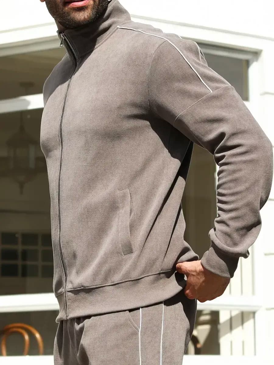 Спортивный костюм джоггеры с лампасами