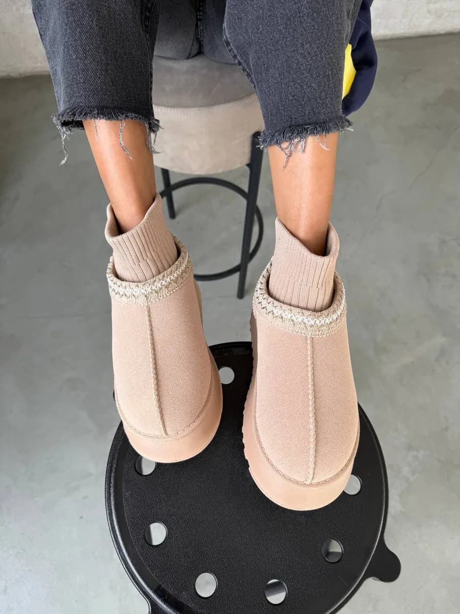 Угги женские зимние на платформе короткие