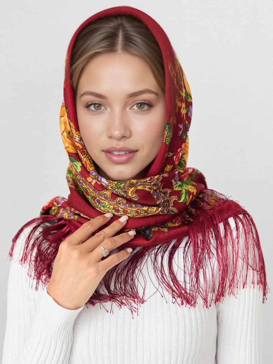 Платок на голову с бахромой и узором