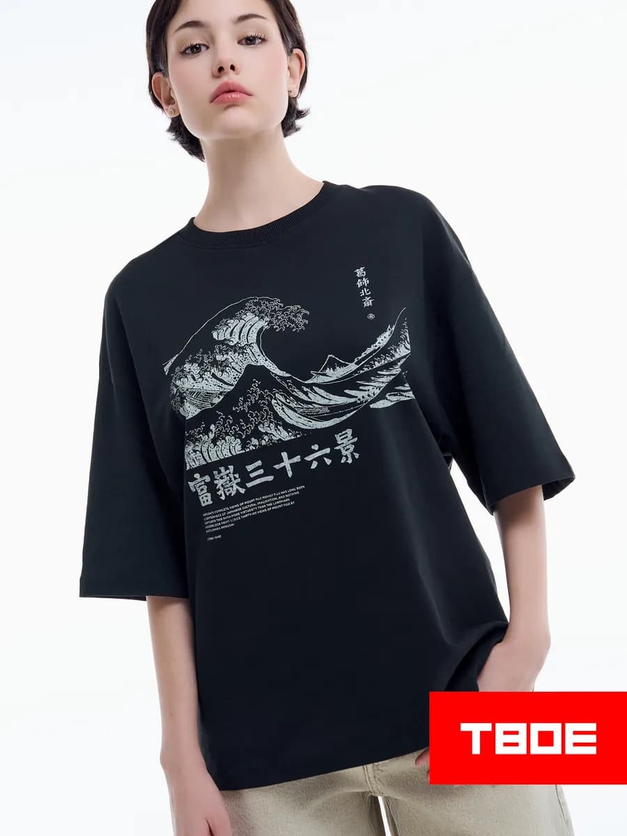 Плотная футболка оверсайз с принтом гравюры