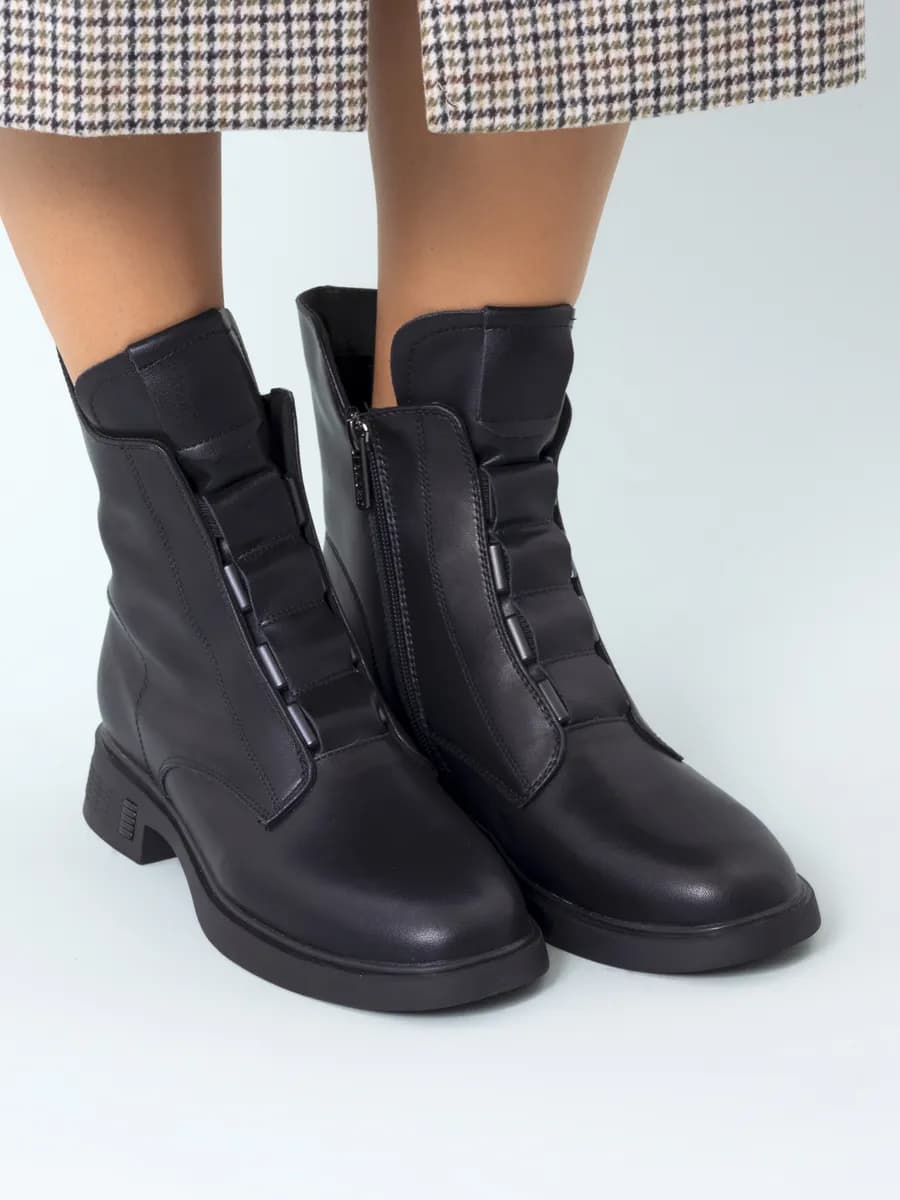 Ботинки кожаные на низком каблуке - фото 1