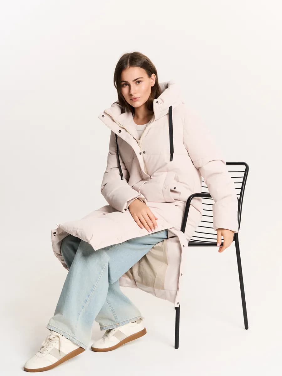 Пуховик зимний с капюшоном длинный