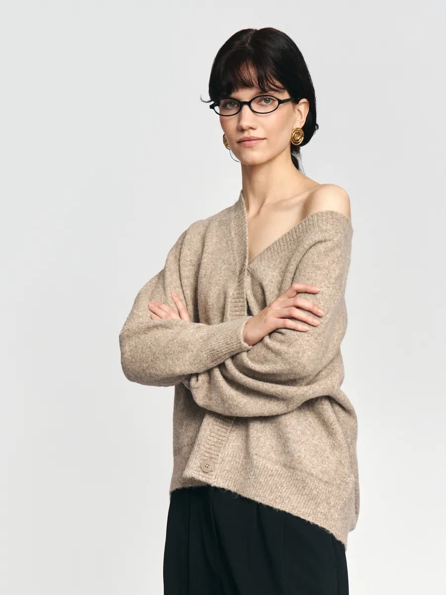 Женский вязаный кардиган на пуговицах