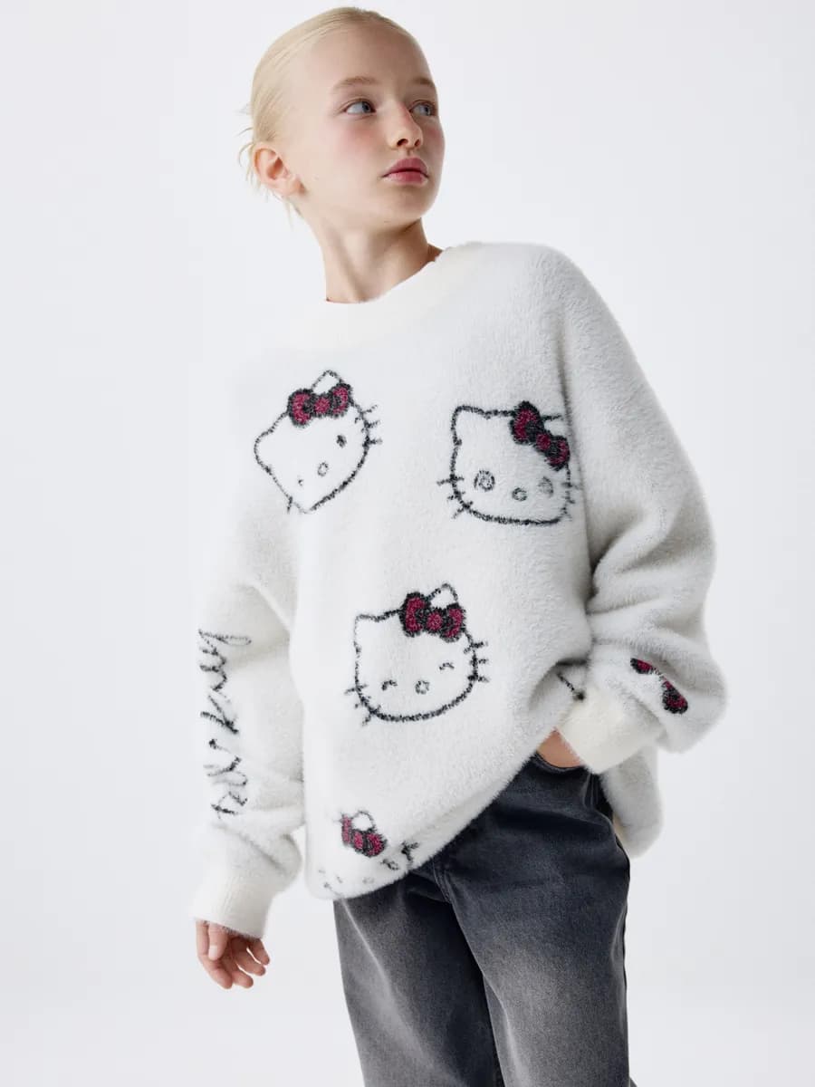 Вязаный джемпер оверсайз пушистый с Hello Kitty