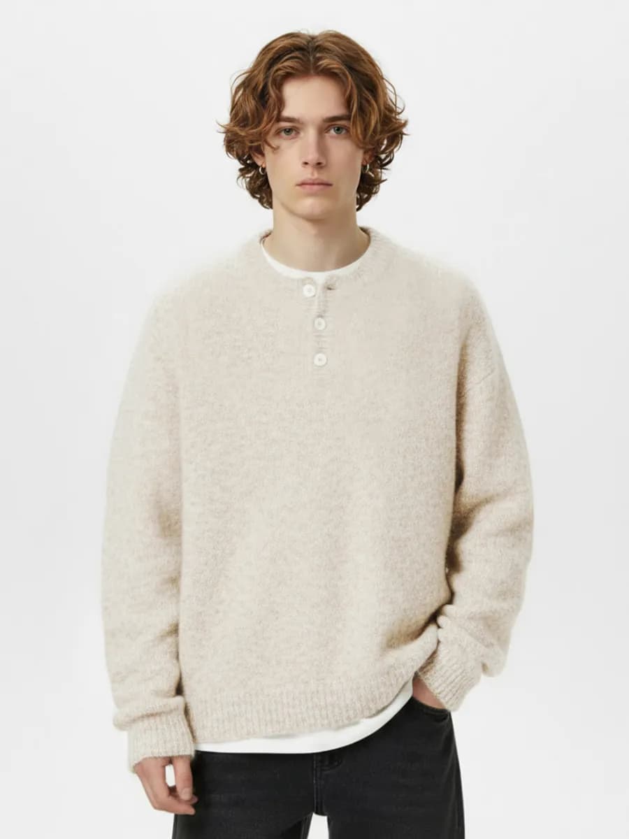 Свитер с круглым вырезом