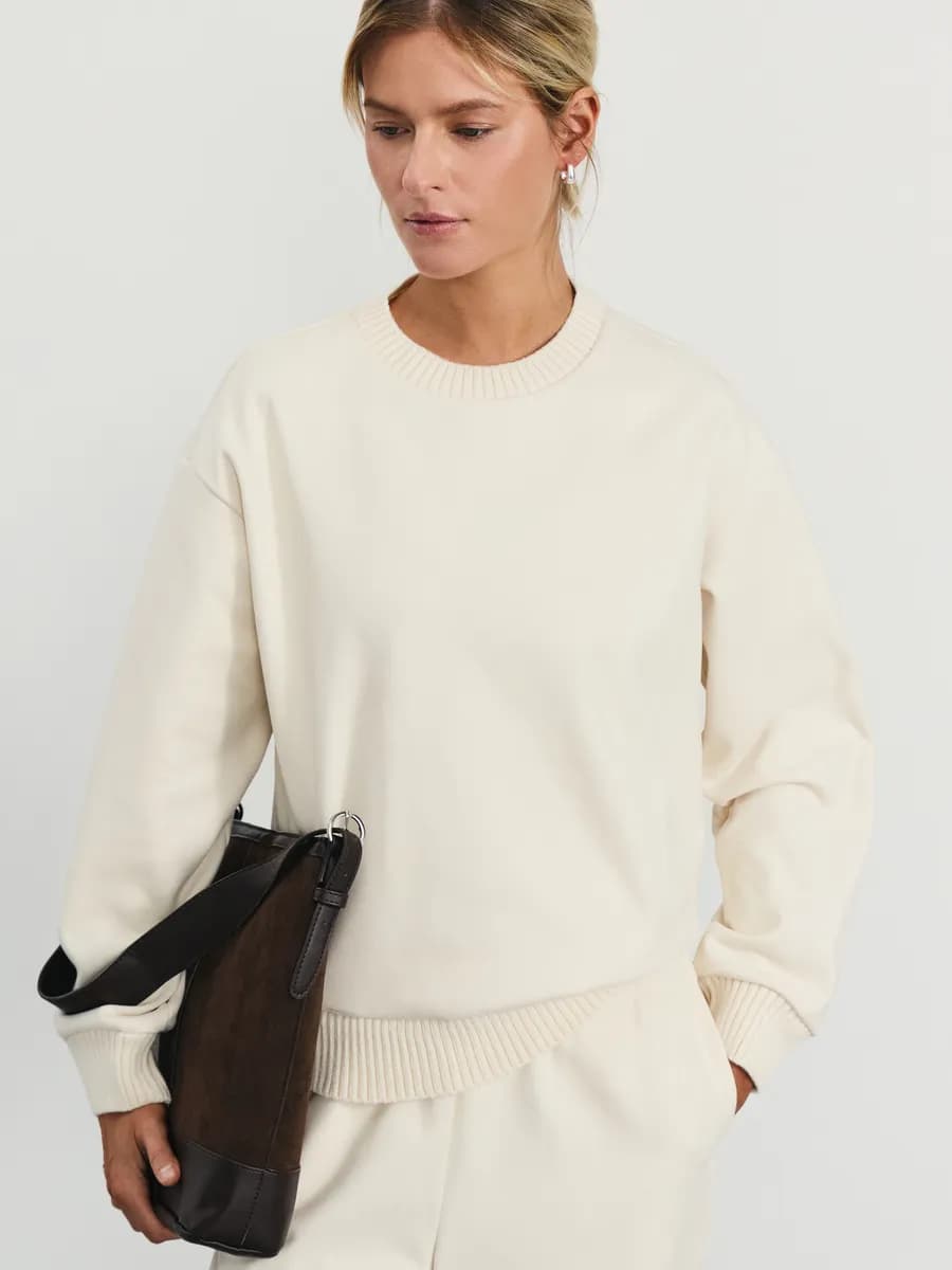 Джемпер вязаный трикотажный базовый костюмный