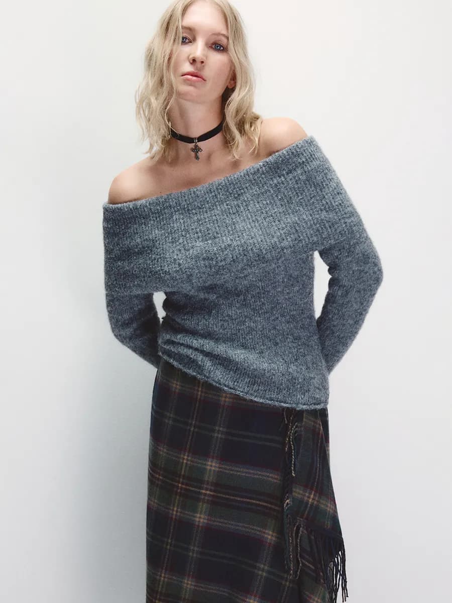 Джемпер вязаный с открытыми плечами - фото 1