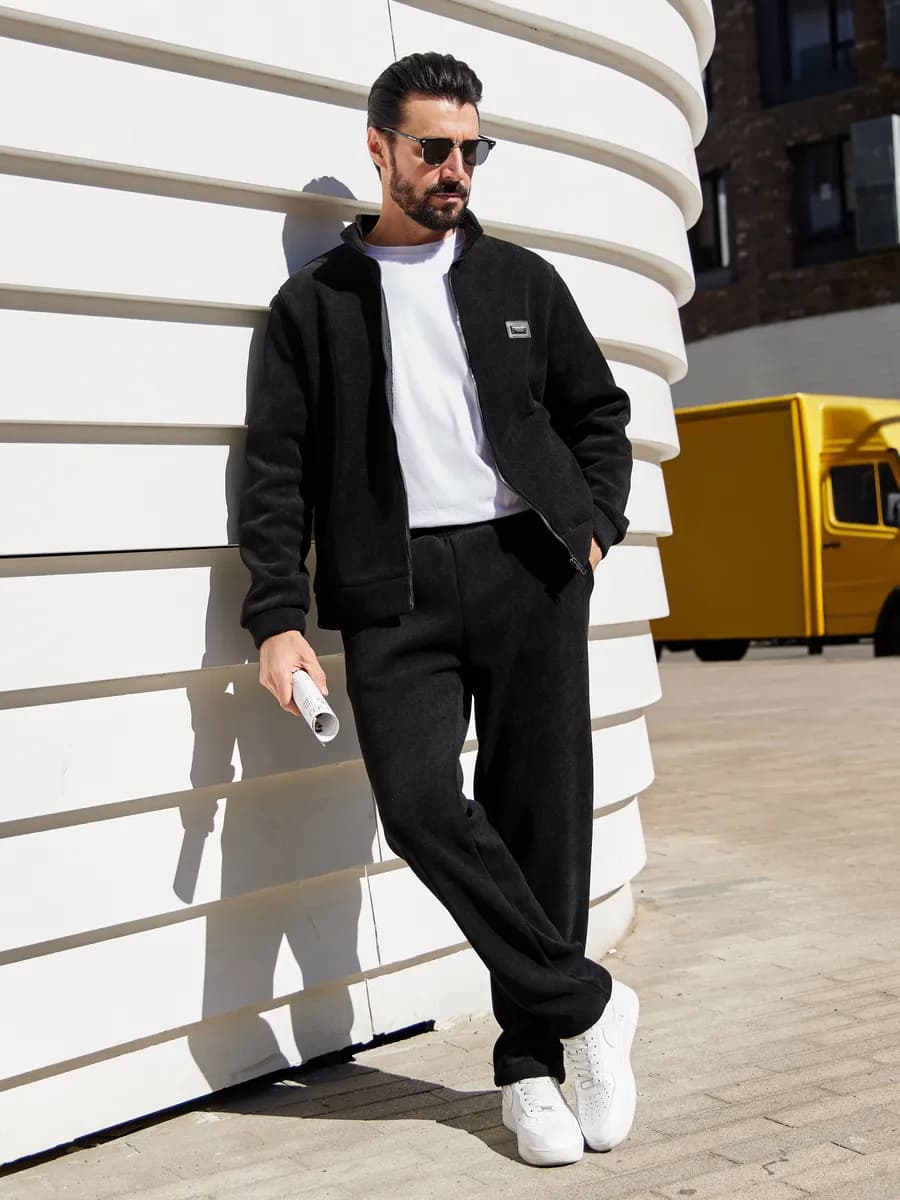 Спортивный теплый костюм из вельвета